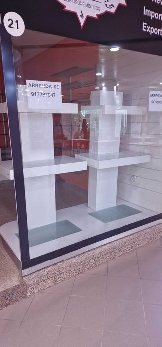 Arrenda-se loja Shopping Massamá  perto da estação de comboios
