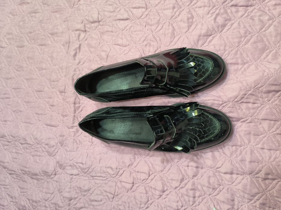 Sapatos pretos mulher