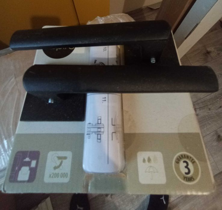 Drzwi wewnętrzne + ościeżnica i klamka.