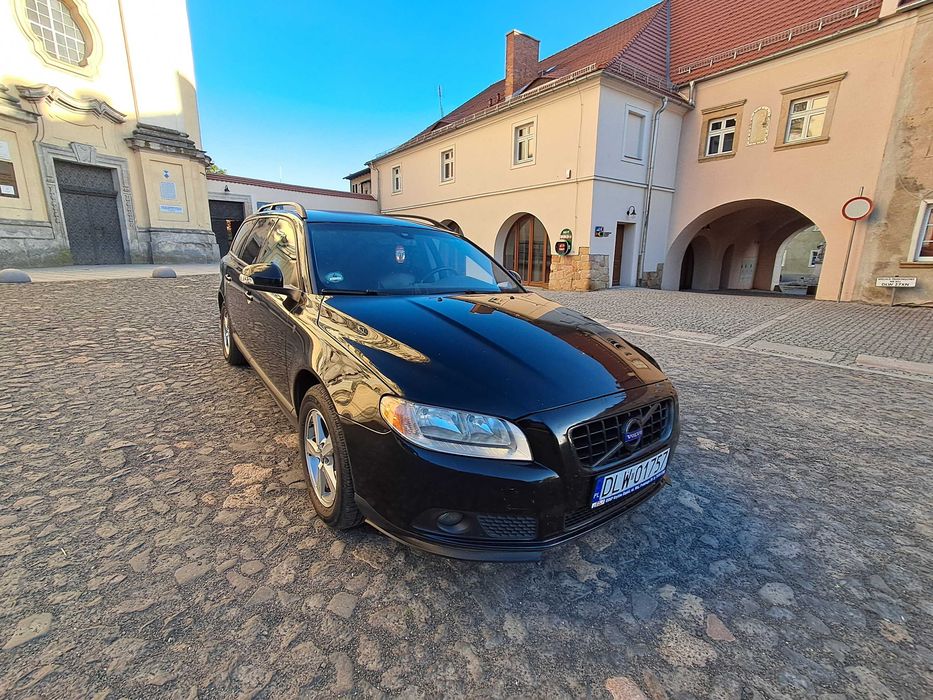 VOLVO V70 2.0D . Długie opłaty. Skórzane fotele, 2 komplety kół