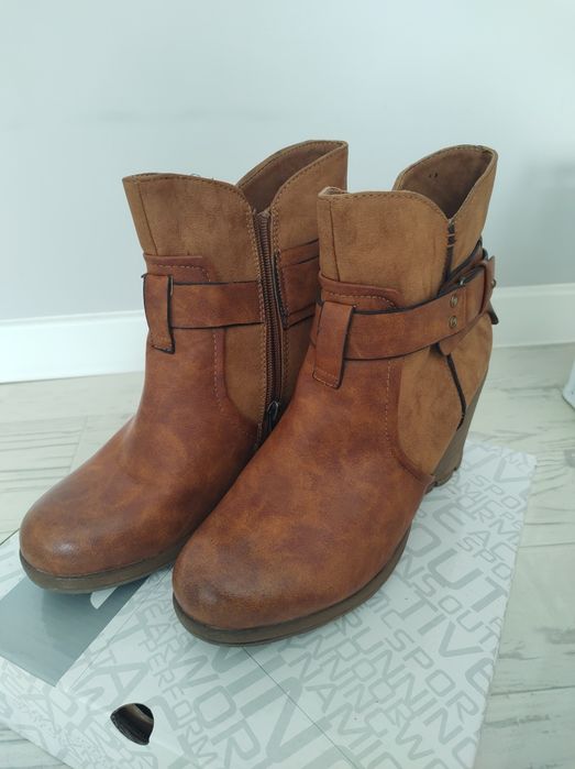 Buty damskie na koturnie 39