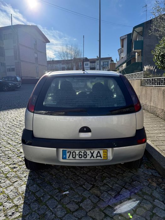 Opel Corsa 3 portas - mecânica em bom estado