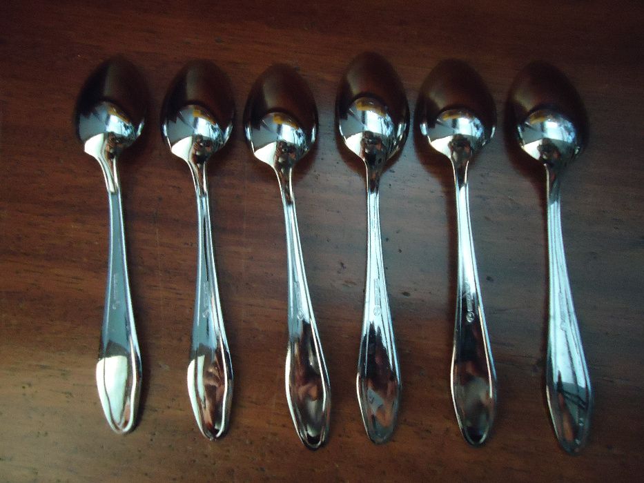 6 colheres de chá em alpaca e outra em prata antiga