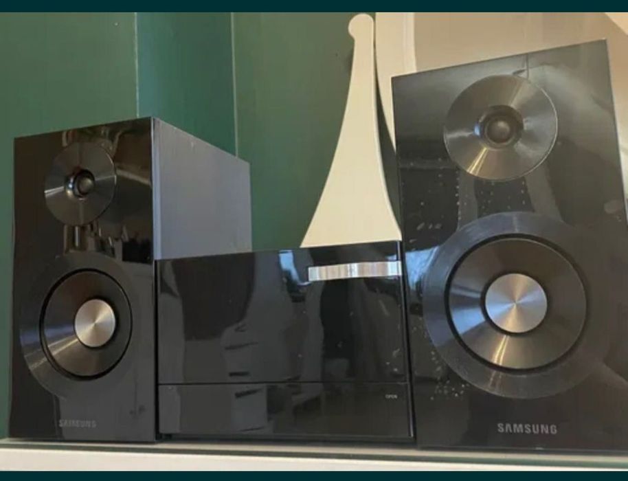 Wieża Samsung stan idealny jak nowa