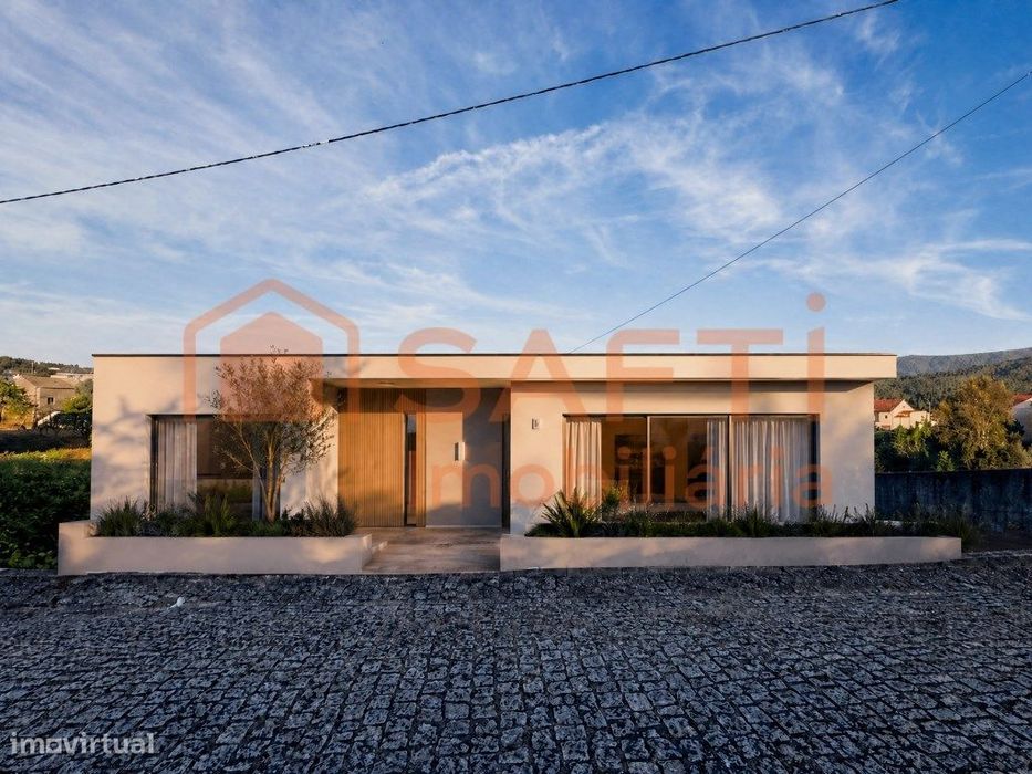 Terreno com 278 m2 em Oleiros
