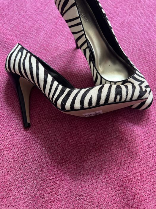 Buty damskie bardzo efektowne rozmiar 40