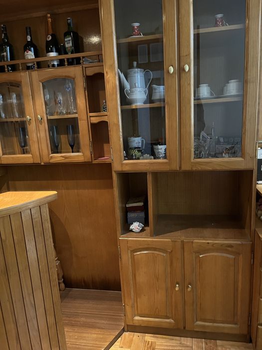 Movel Bar em pinho em boas condições