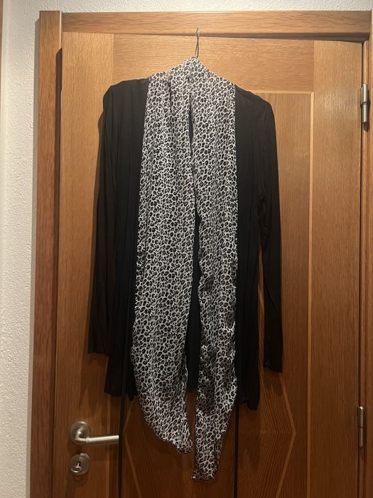 Casaco preto com leopardo