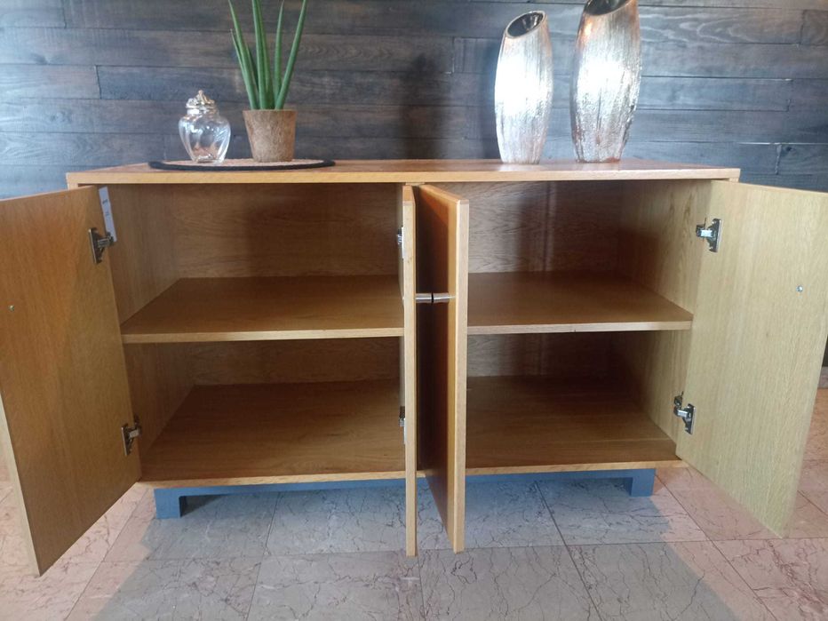 Armário castanho de 120cm por 50cm