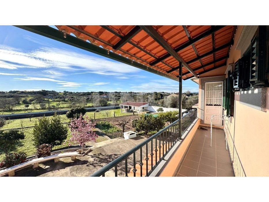 Moradia T5 e Terreno com 5000m2