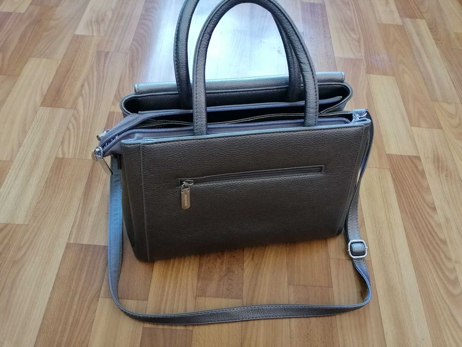 Сумка сірого кольору із сріблястим відтінком