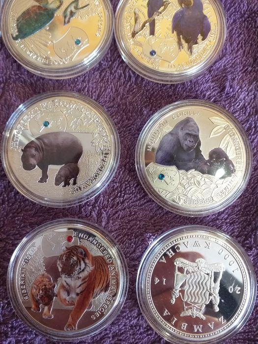 Продам посеребренные монеты,исчезающие виды животных наборами по супер