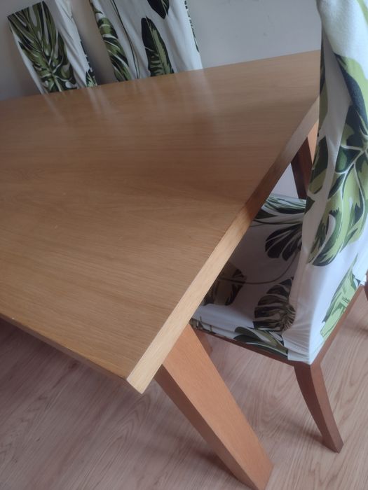 Mesa em madeira e  6 cadeiras para sala de jantar