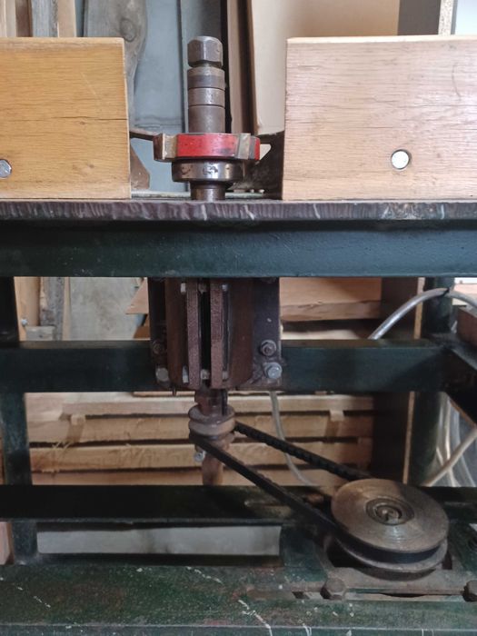 Frezarka stołowa do drewna