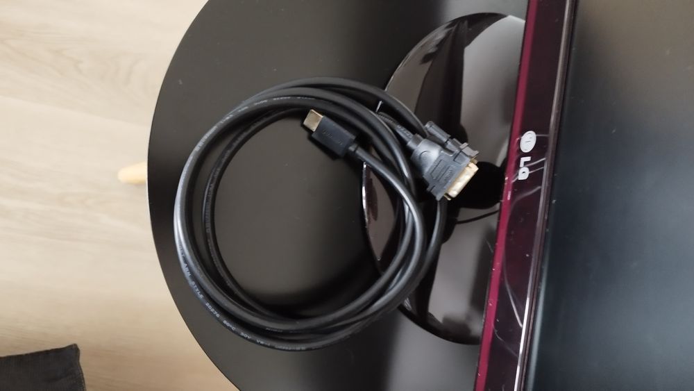 LG Flatron E2350T 23 cale