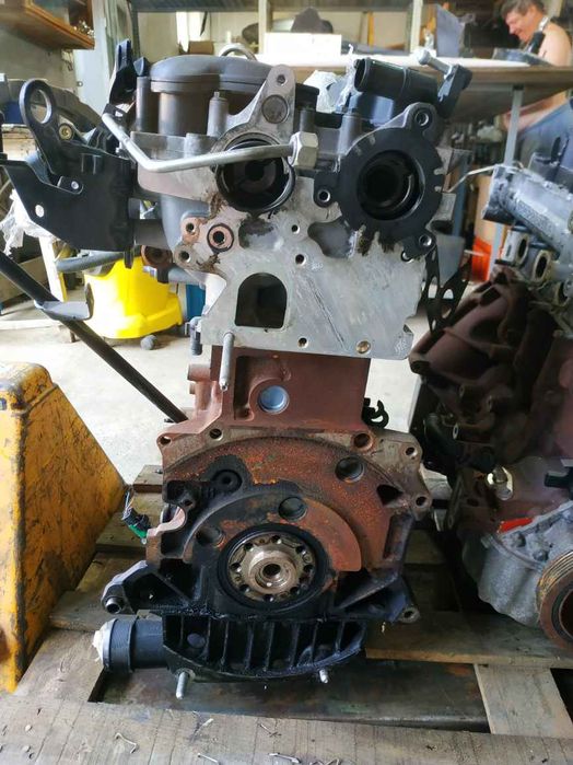 Peugeot/Citroen C4 Picasso 06-13 двигун 2.0 hdi DV4038 10DYUR