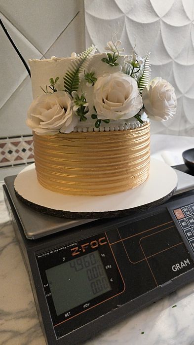 Fazemos bolos decorados pra aniversário