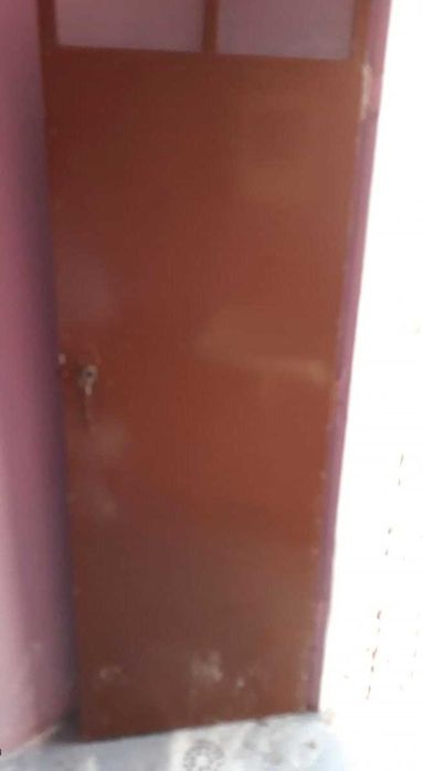 Porta em Ferro impecável - Brevemente estará disponível  !