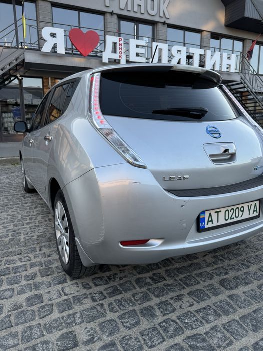 Автомобіль Nisan Leaf