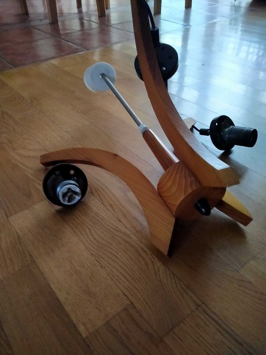 Drewniana lampa wisząca