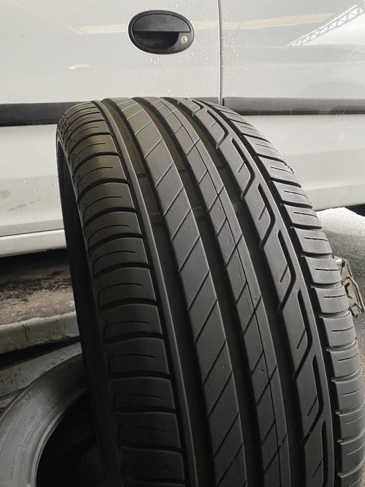 Pneus 215/55/17 Bridgestone Turanza T001