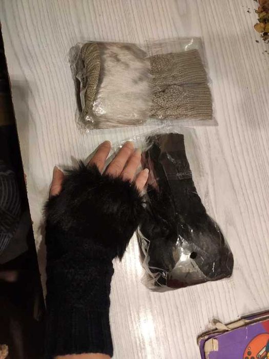 Śliczne rękawiczki bez palców z futerkiem