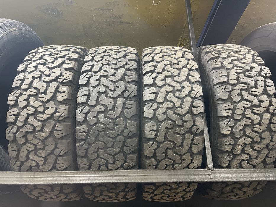 215/70 R16 A/T комплект в гарному стані