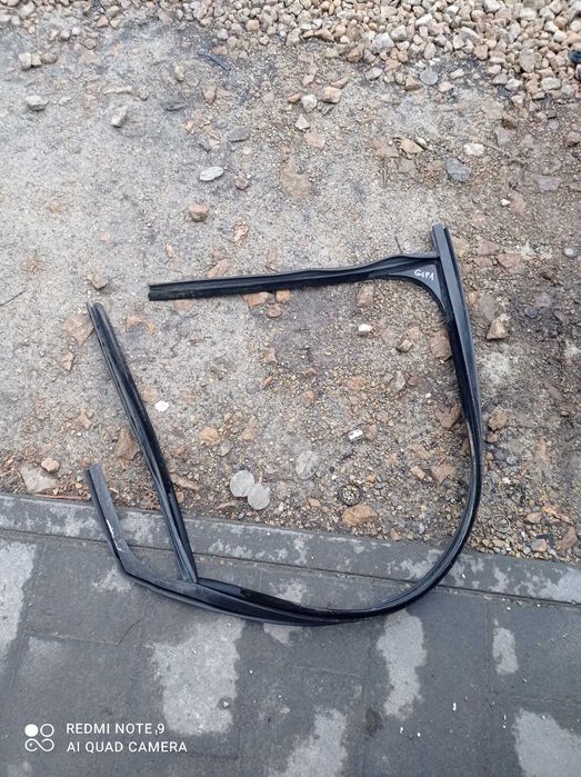 Uszczelka szyby drzwi przednich prawych Ford Focus MK2 G4P1