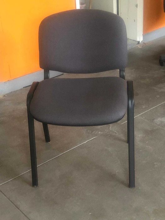 Mesa de trabalho + quatro cadeiras