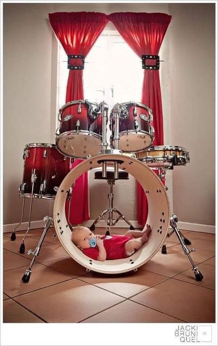 Барабанщик з музичною освітою