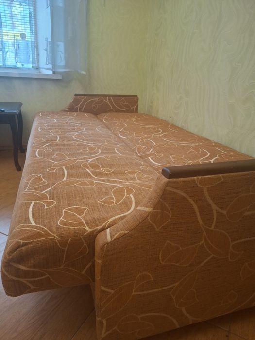 Диван книжка в хорошем состоянии