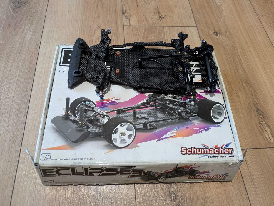 Model  Schumacher Eclipse 3 pancar, 1/12 bez elektroniki