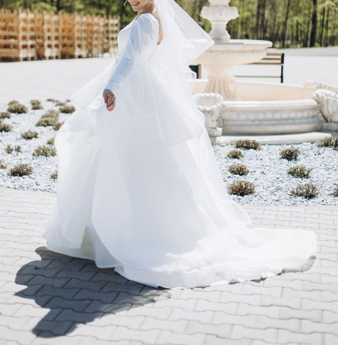 Весільна , стильна сукня 2023