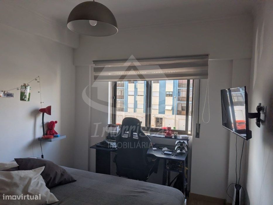 Apartamento T2 luminoso com varanda em Odivelas