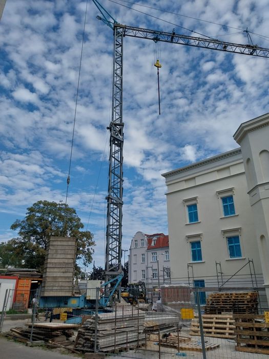 Żuraw budowlany dolnoobrotowy, szybkomontujący