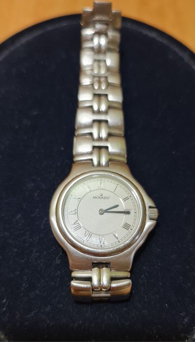 Годинник Movado Swiss
