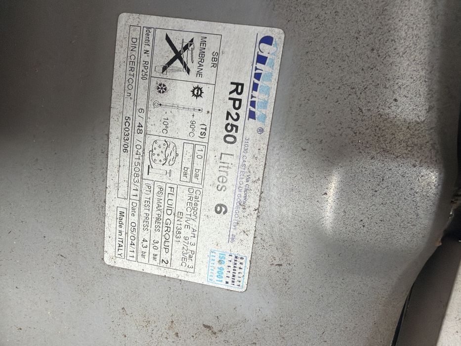 Piec gazowy na Czesci  z akcesoriami(pompy cyrkulacyjne)