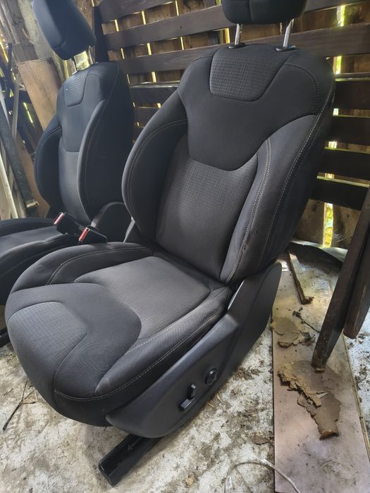Sprzedam komplet foteli do jeep Cherokee KL europa