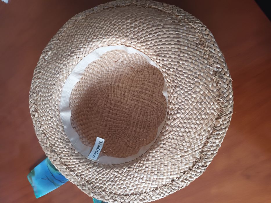 Chapéu com fita azul