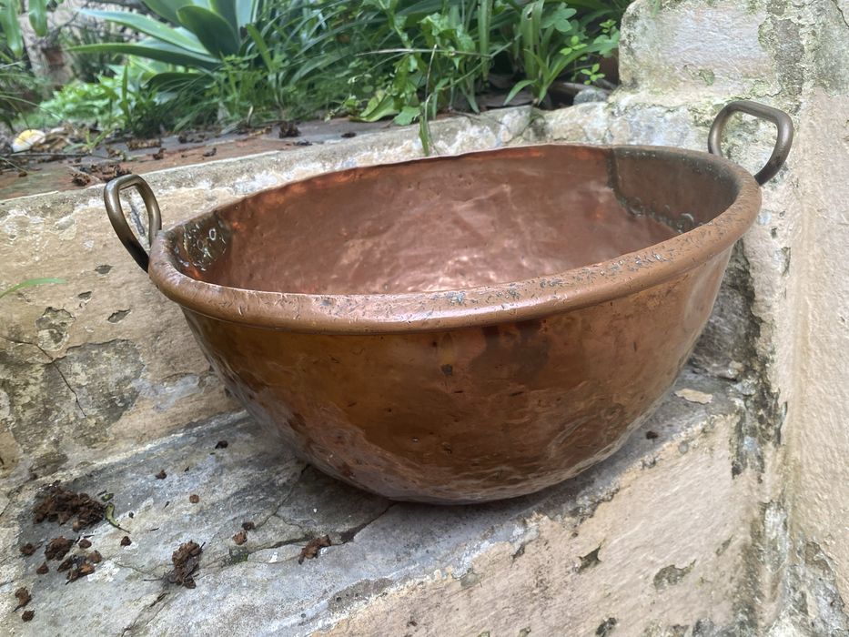 Caldeiro cobre artesanal polido base concava