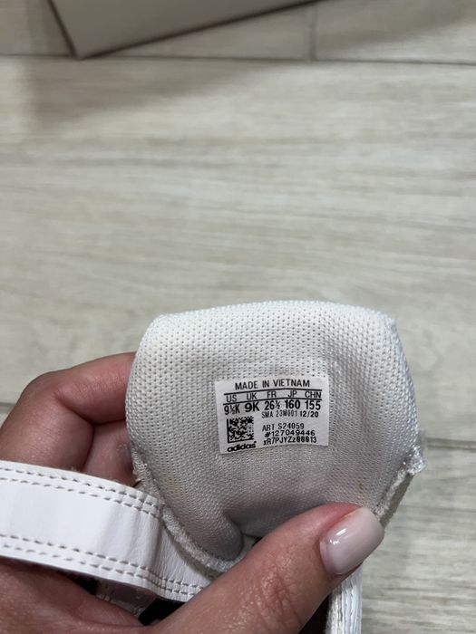 Кросівки Adidas для дівчинки