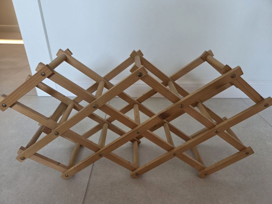 Stojak drewniany na wino