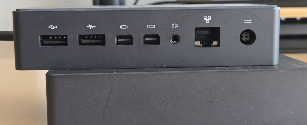 Surface Dock Station468937315085209601