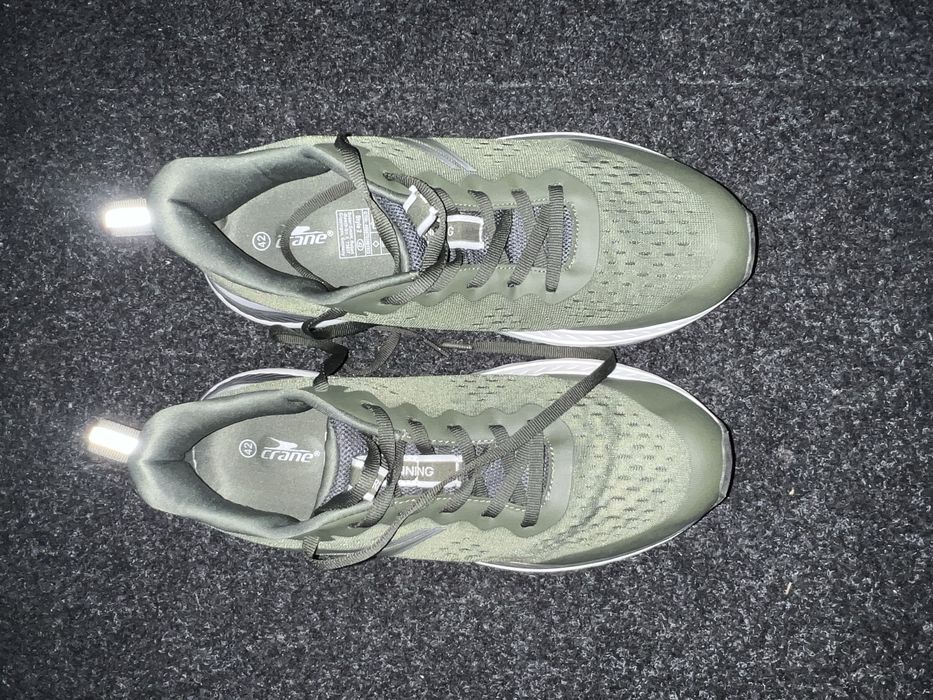 Продам кросівки нові