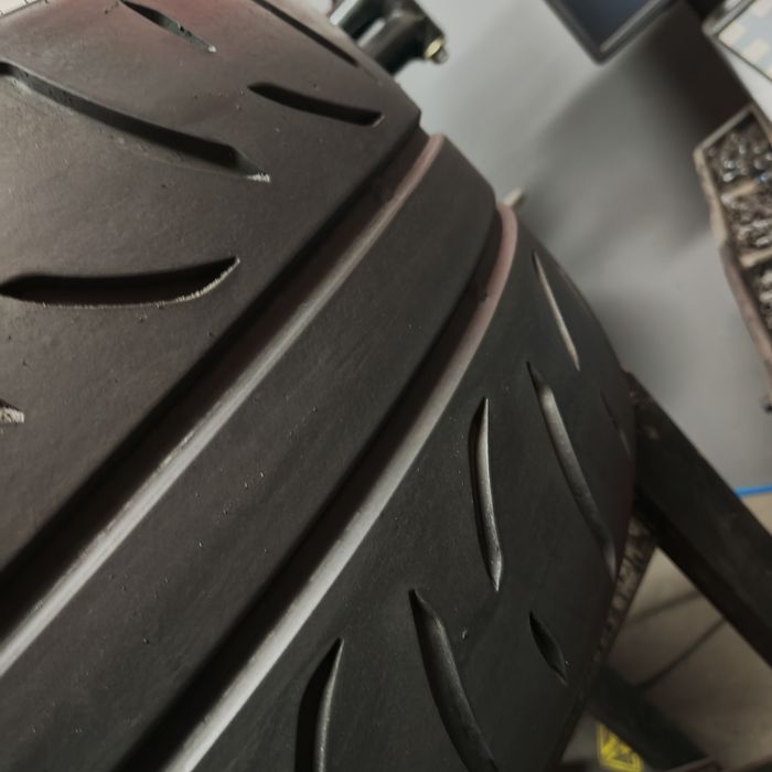 295/30/18 Dunlop Direzza