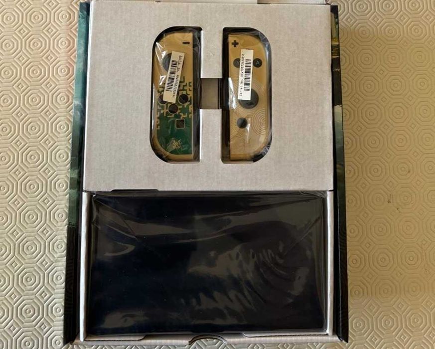 Nintendo Switch OLED The Legend of Zelda em caixa + SD + mala