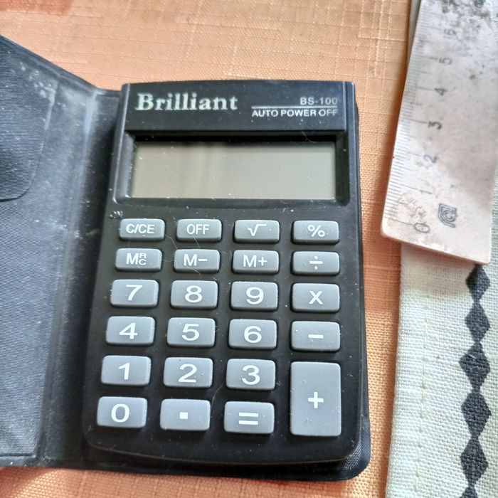 Продам неробочий НА ЗАПЧАСТИНИ калькулятор