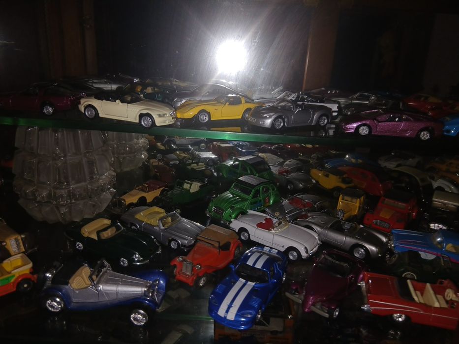 Colecao 140  carro minitura  por 700 €