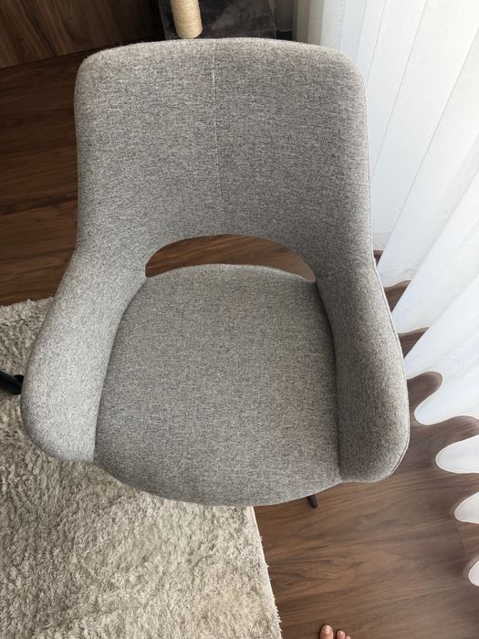 Vendo mesa redonda extensível + 4 cadeiras