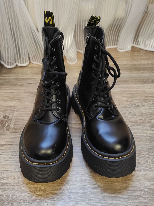 жіночі черевики Dr. Martens Jadon